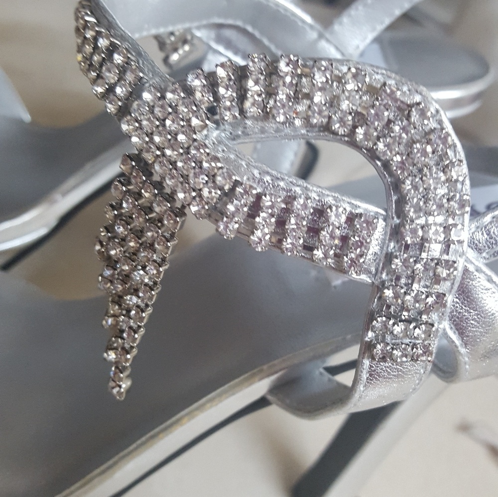 Dyeable bling heels never worn